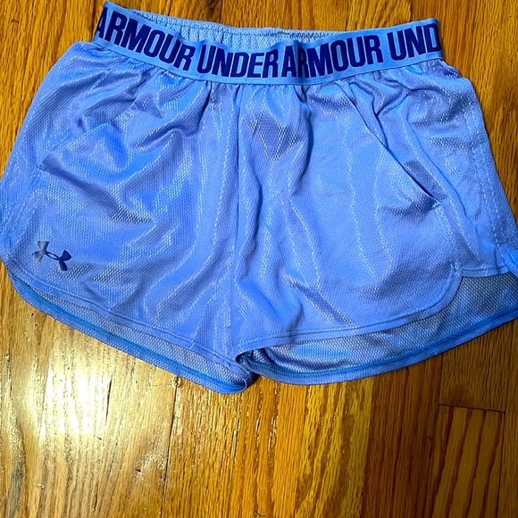UnderArmour running shorts with pockets - Picture 2 of 4